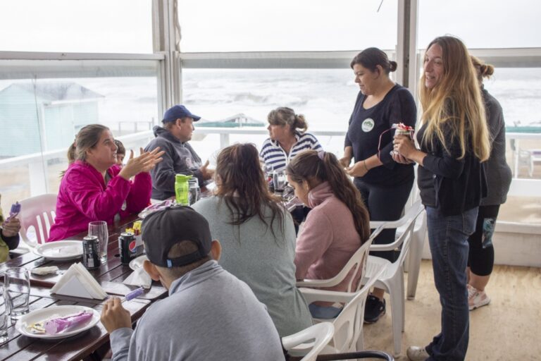 PLAYA INTEGRADA: VISITA DE ALUMNOS Y ALUMNAS DEL “CENTRO DE DIA” DE LA LOCALIDAD DE LEZAMA