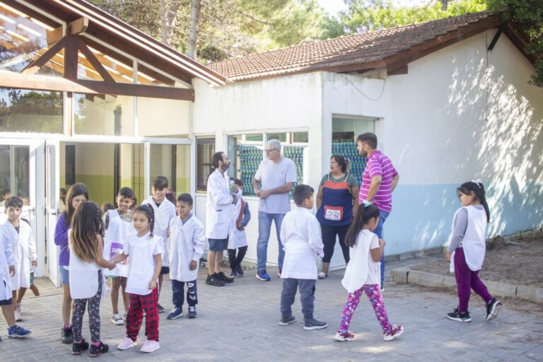 OBRAS EN EDUCACIÓN: NUEVO PLAYÓN DEPORTIVO PARA LA ESCUELA Nº 5 DE MAR AZUL