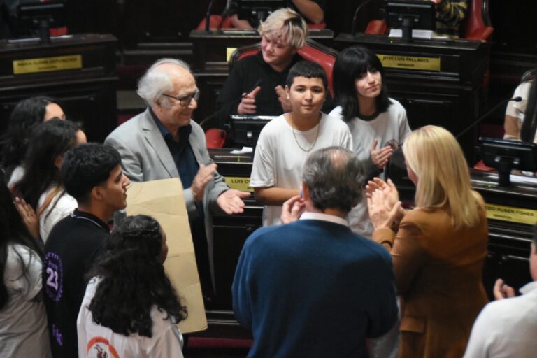 JÓVENES DEL PROGRAMA ENVIÓN VIAJARON AL SENADO DE LA PROVINCIA