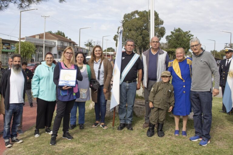 SENTIDO HOMENAJE A LOS HÉROES Y LOS CAÍDOS EN LA GUERRA DE MALVINAS