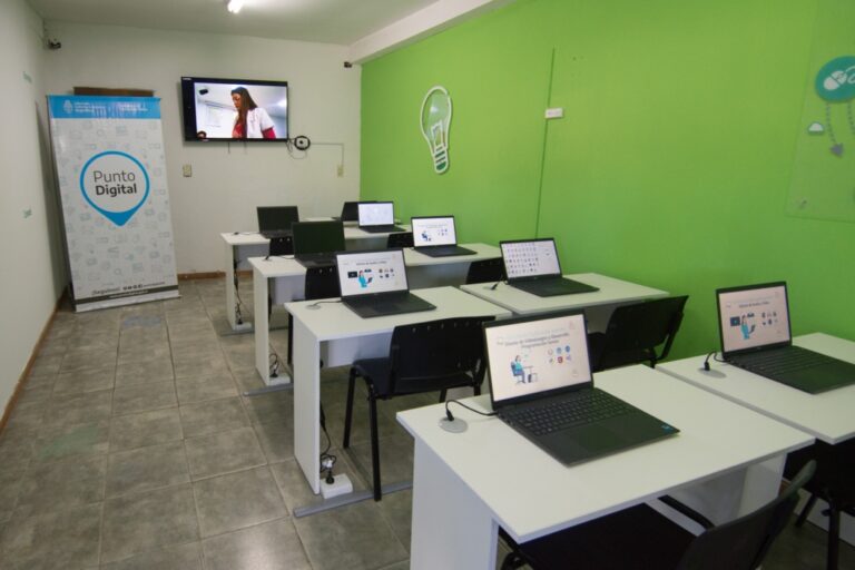 EL “PUNTO DIGITAL” DE MONTE RINCÓN REABRE SUS PUERTAS RENOVANDO EQUIPOS