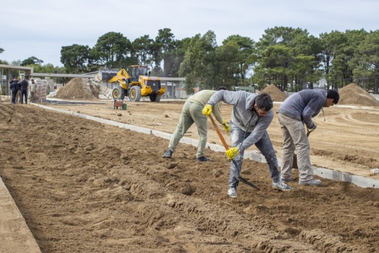 LA OBRA DE LA FUTURA CANCHA DE HOCKEY PÚBLICA NO SE DETIENE