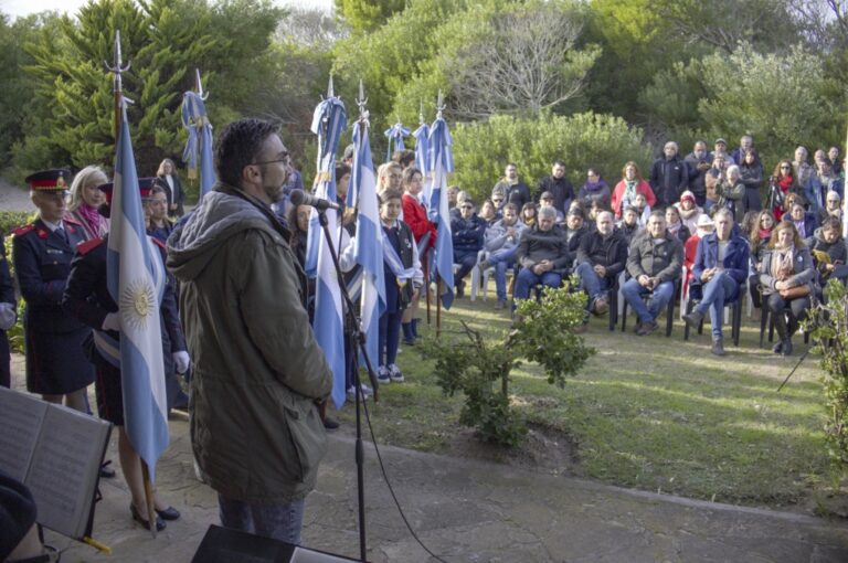 HOMENAJEAMOS LA MEMORIA DEL FUNDADOR  CON UN EMOTIVO ACTO