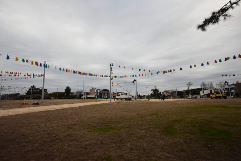 ULTIMANDO DETALLES PARA LA FIESTA DE LA VIRGEN DE COPACABANA