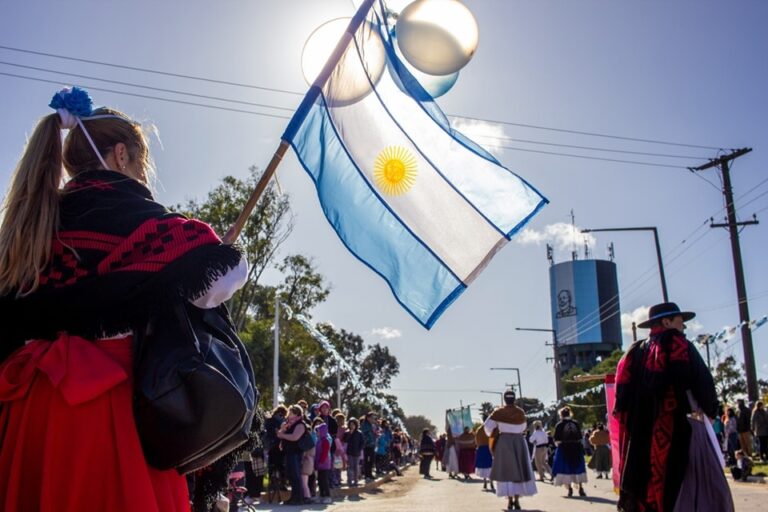 ESTE 25 DE MAYO: GRAN DESFILE EN VILLA GESELL PARA TODOS