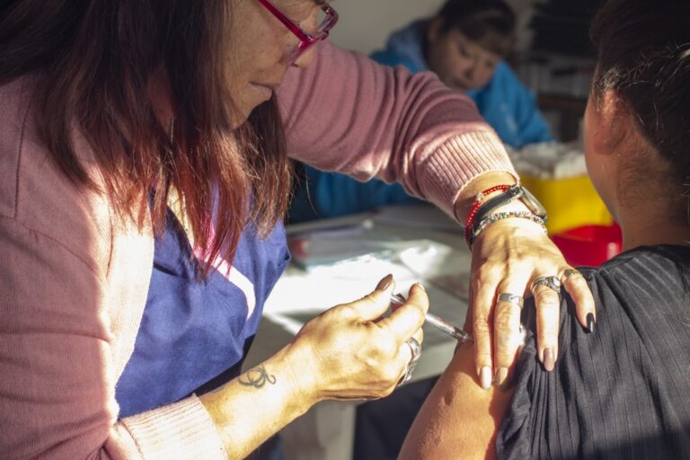 Campaña de vacunacion antigripal en la ciudad de Villa Gesell 2024