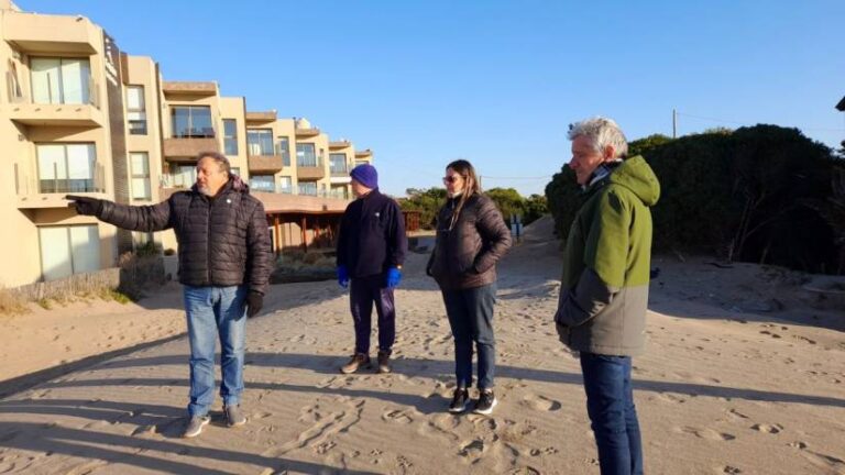 En Villa Gesell el director y emprendedores: recorren el frente costero